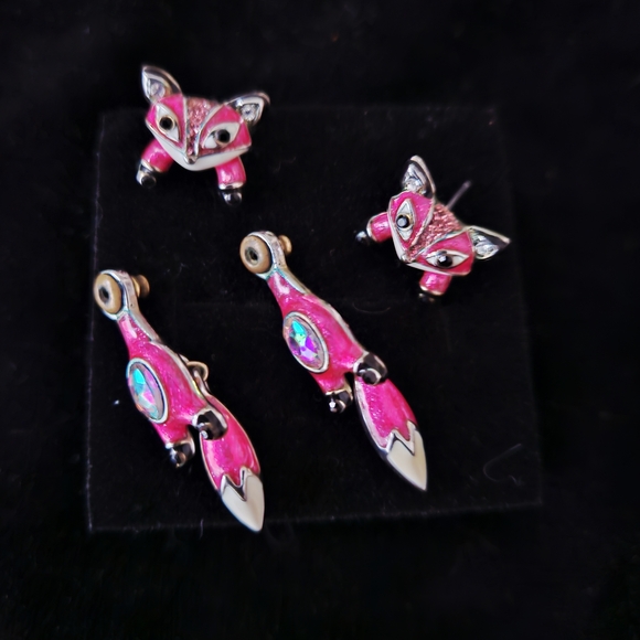 Betsey Johnson Pink Foxes With Dangling Tails & Rhinestones Earings 🦊✨️ - Picture 4 of 9